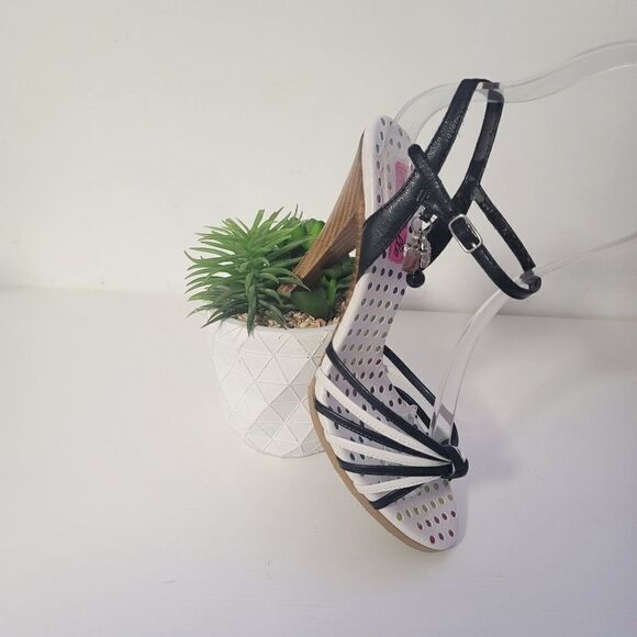 🖤 Betseyville by Betsey johnson strappy white and black heels - Picture 7 of 16